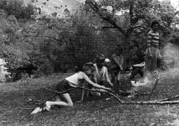 Мой первый пикник и первая сарделька на костре, 1960, балка Марьям-дере, Бахчисарай